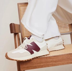 New Balance 327 Sneakers