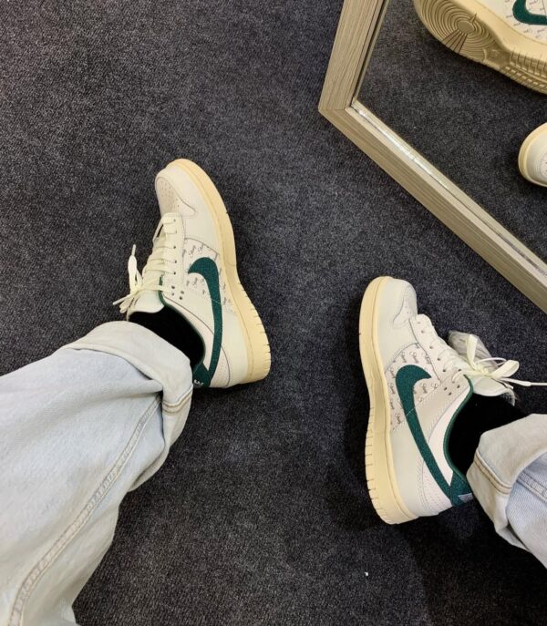 SB Dunk Stussy Sneakers