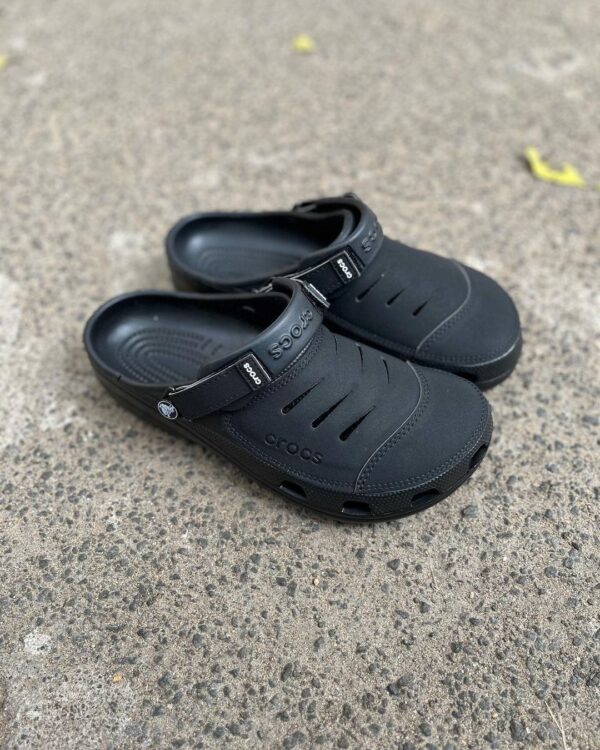 Yukon Vista Black Clogs