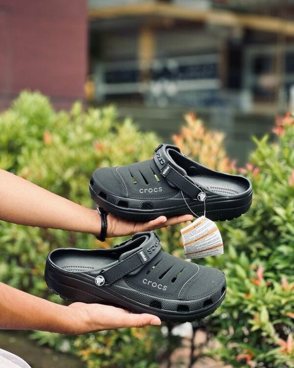 Yukon Vista Black Clogs